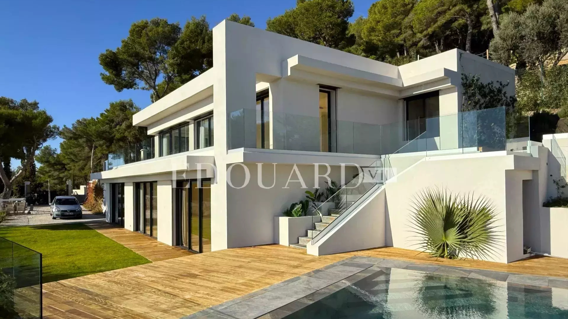 Pourquoi les biens se vendent souvent en off market à Roquebrune-Cap-Martin ?